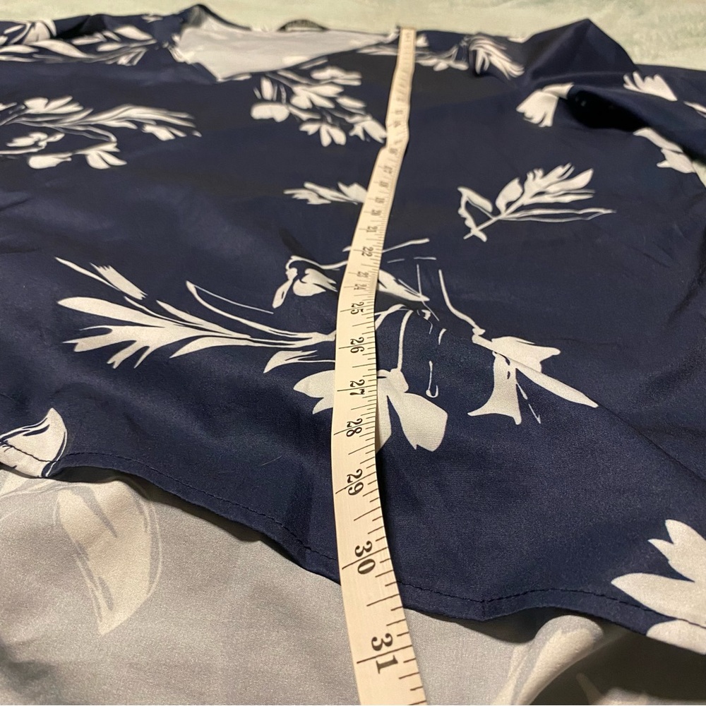BloomChic Floral Blue and White Blouse with Arm Detail Size 22-24 - Picture 8 of 10